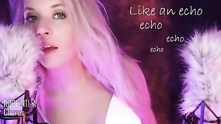 Девушка опытно и мастерски шепчет в микрофон при озвучке порно